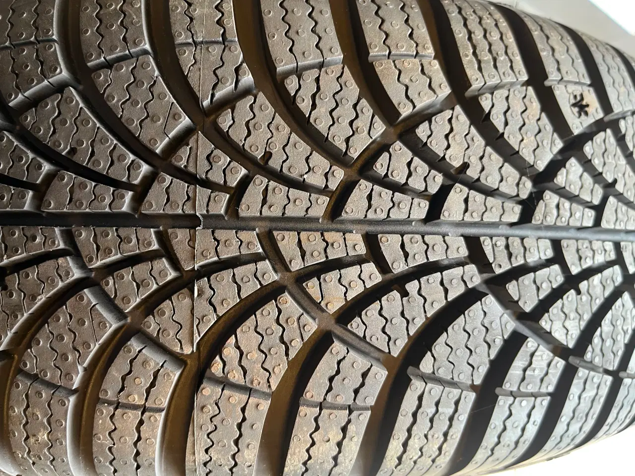 Billede 8 - Vinterhjul 185-65-15 Goodyear