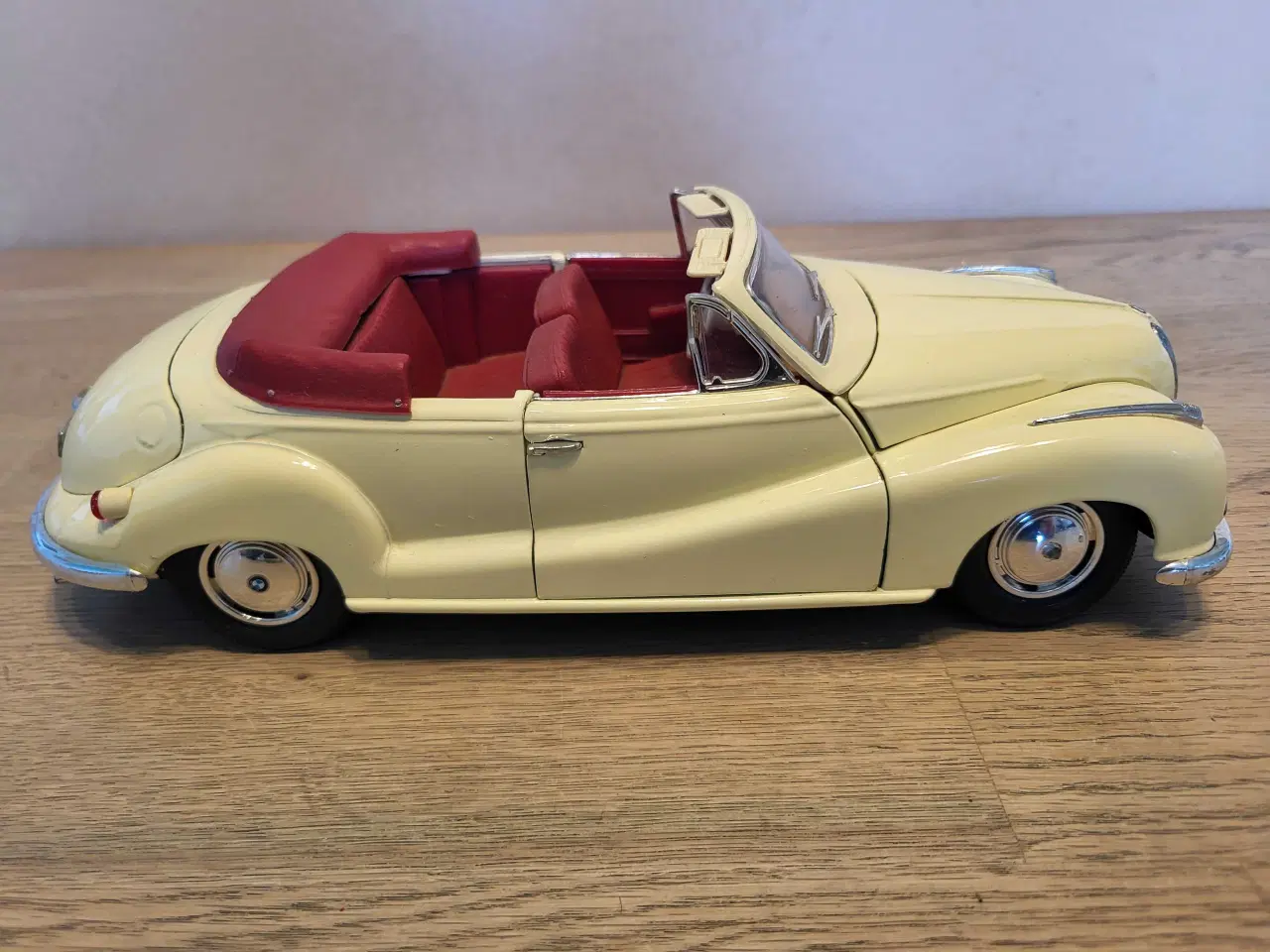 Billede 1 - Modelbil: BMW 502 Cabriolet 1955.  Skala 1/18.