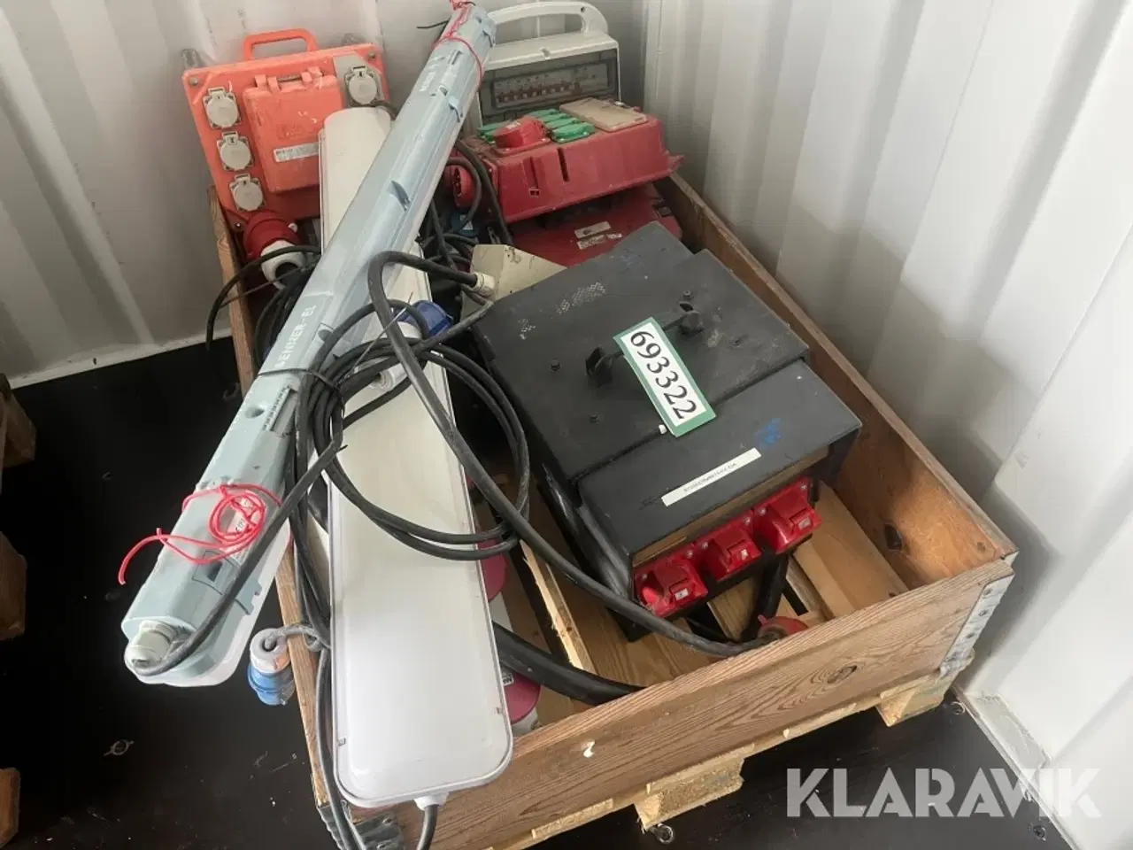 Billede 1 - Blandet el dele byggetavler samt lys rør