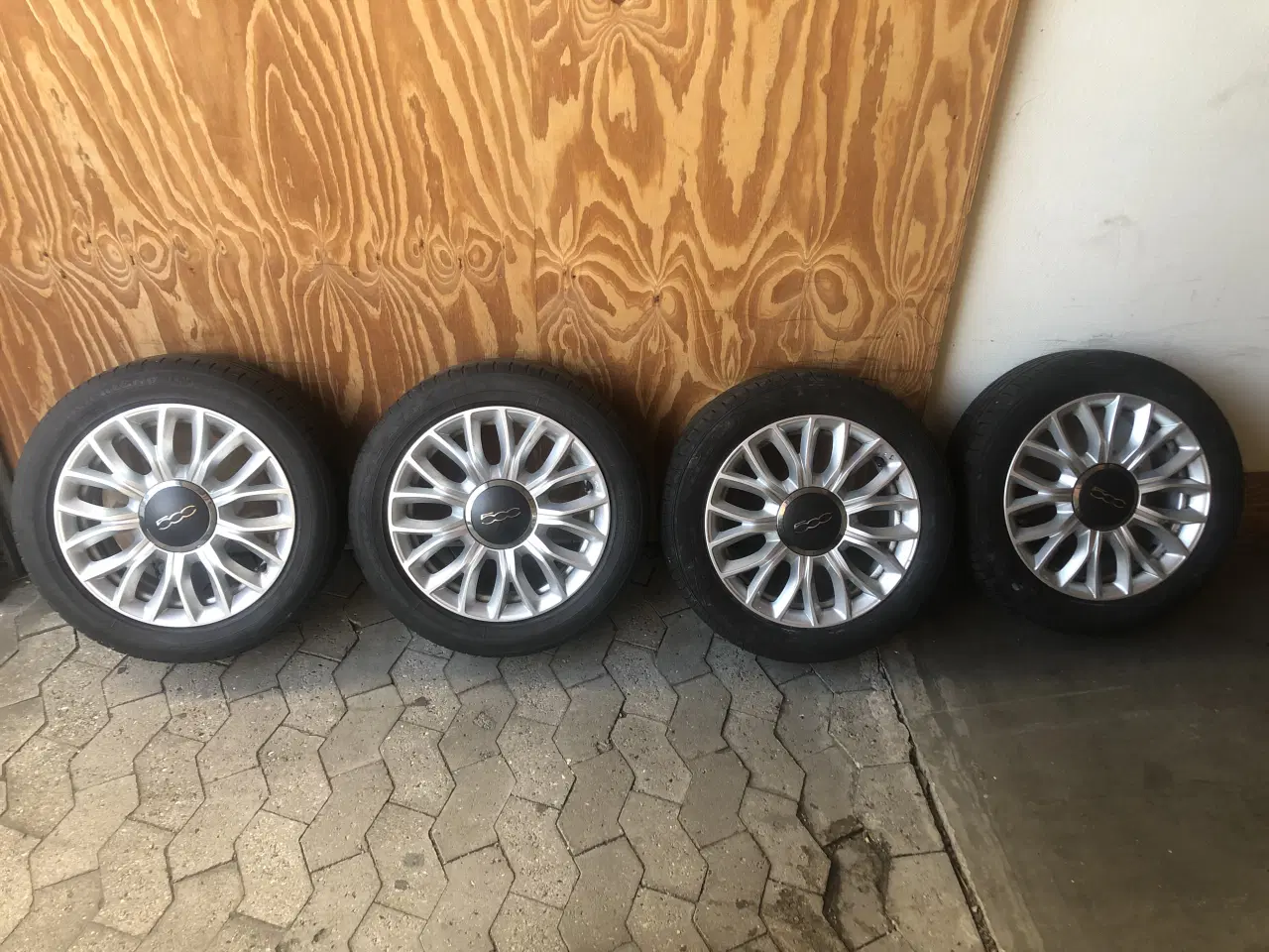 Billede 1 - Fiat 500e vinterhjul med nye Continental vinterdæk