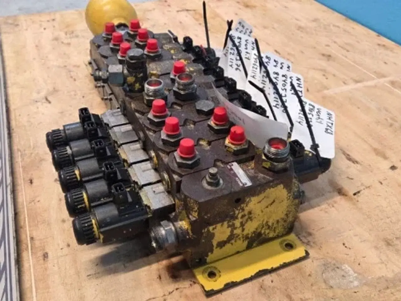 Billede 8 - New Holland TX68 Hydraulikventil 84023470