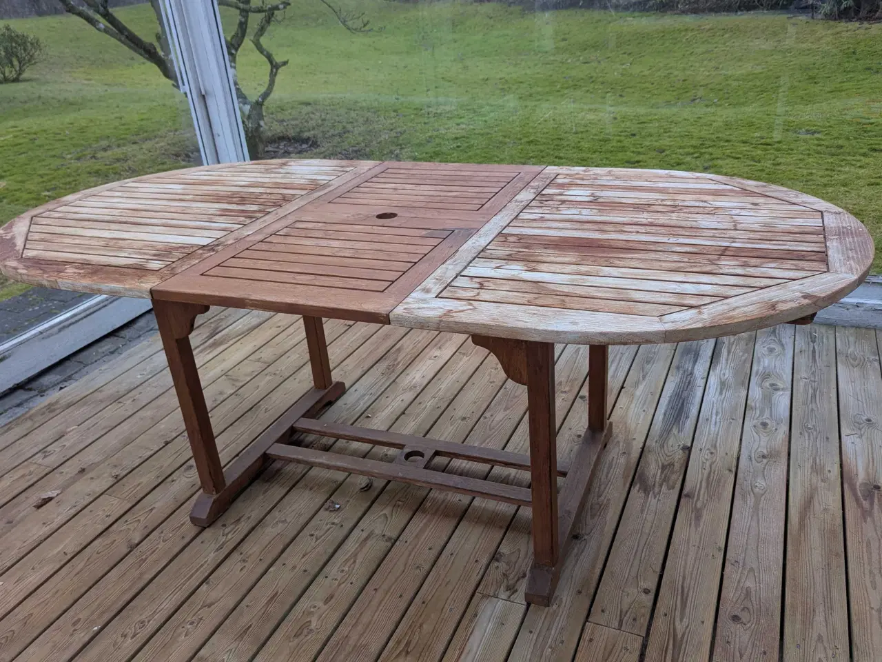 Billede 2 - Robust havebord TEAK