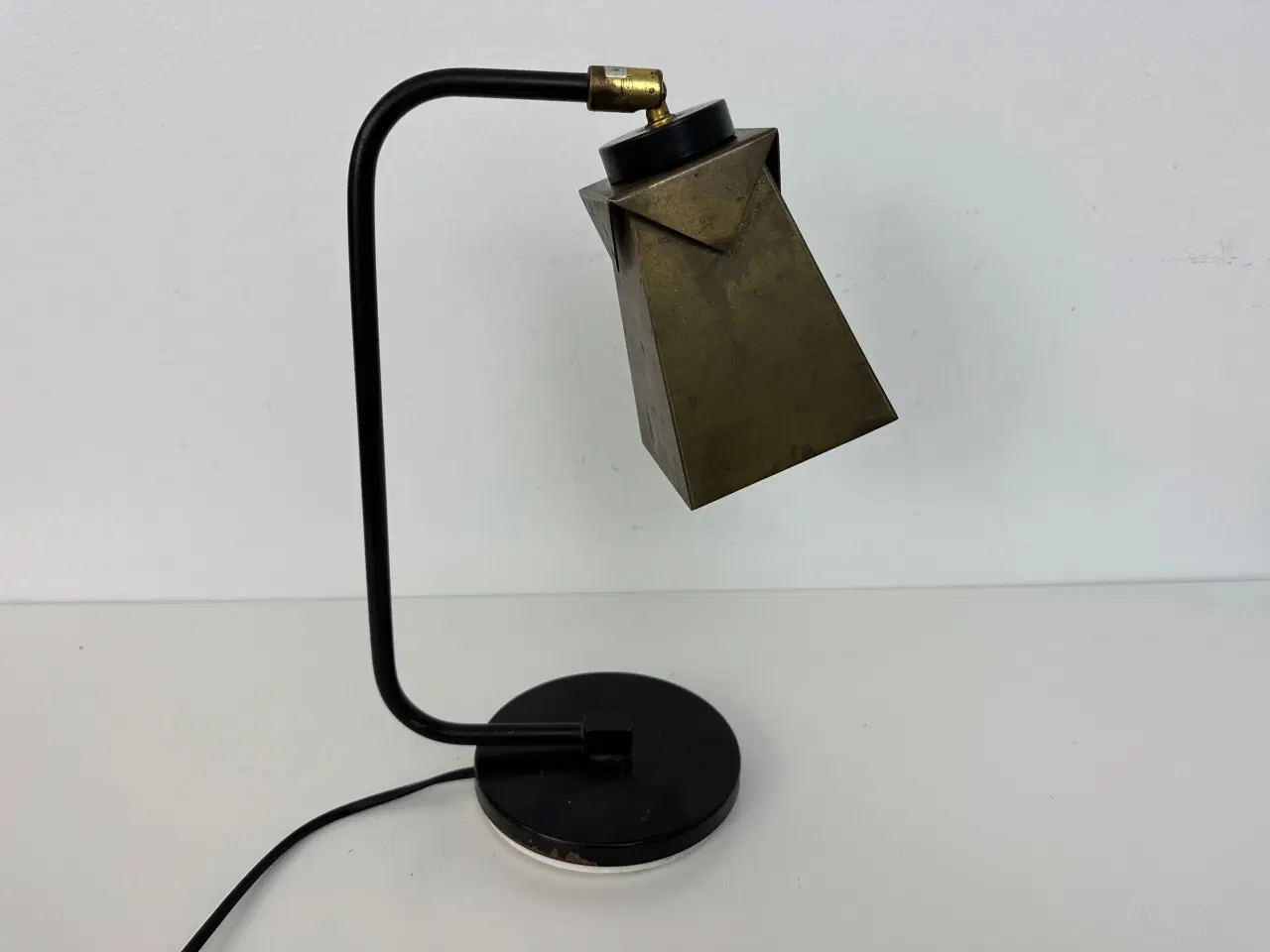 Billede 5 - Vintage bordlampe i messing og sort stel