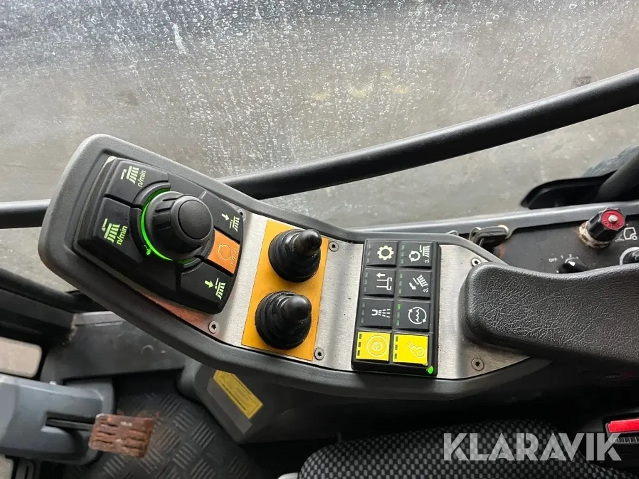 Billede 9 - Redskabsbærer Kärcher MIC 35 med kost og saltspreder