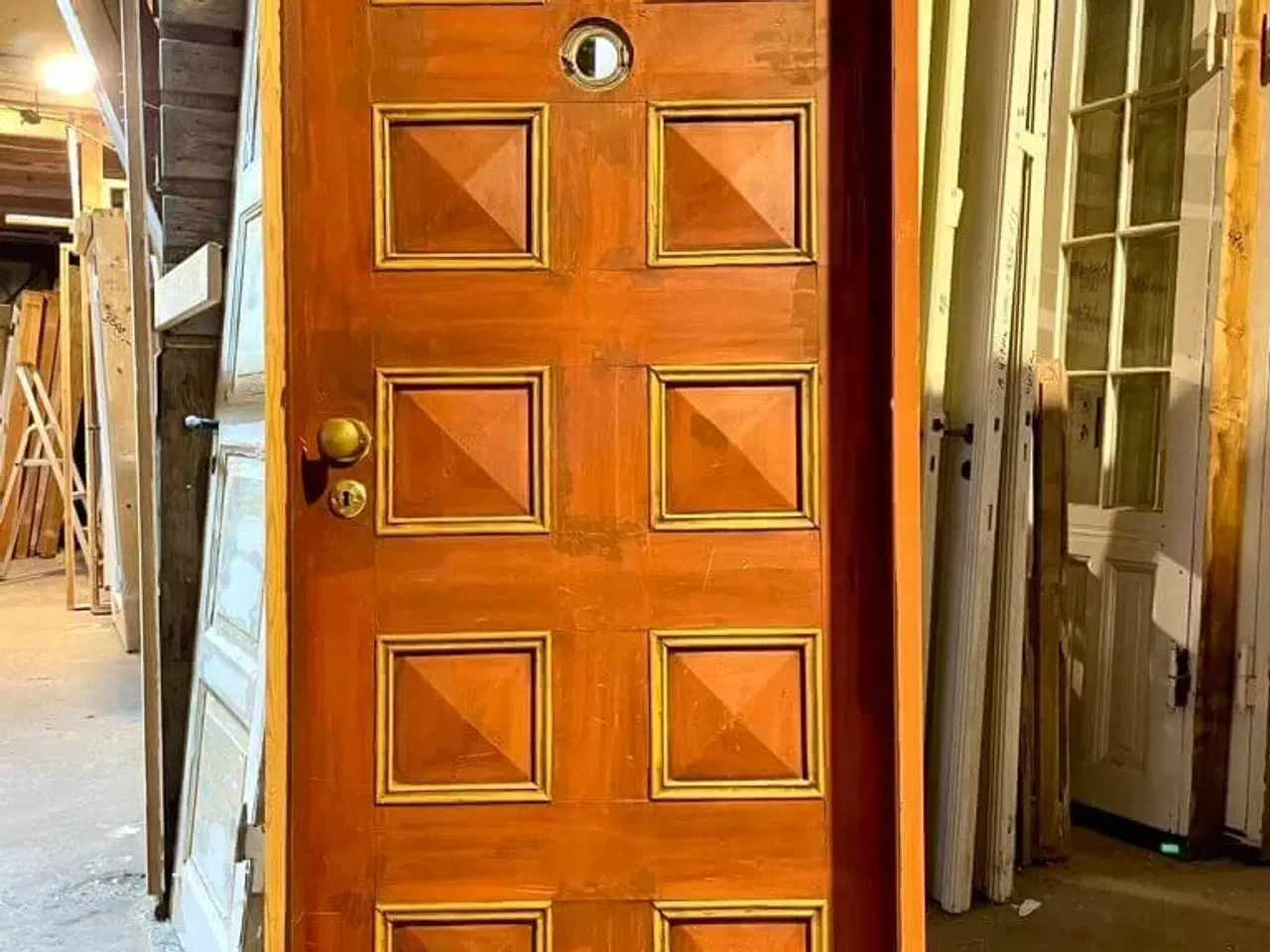 Billede 1 - Original fyldningsdør m. smukke fyldninger