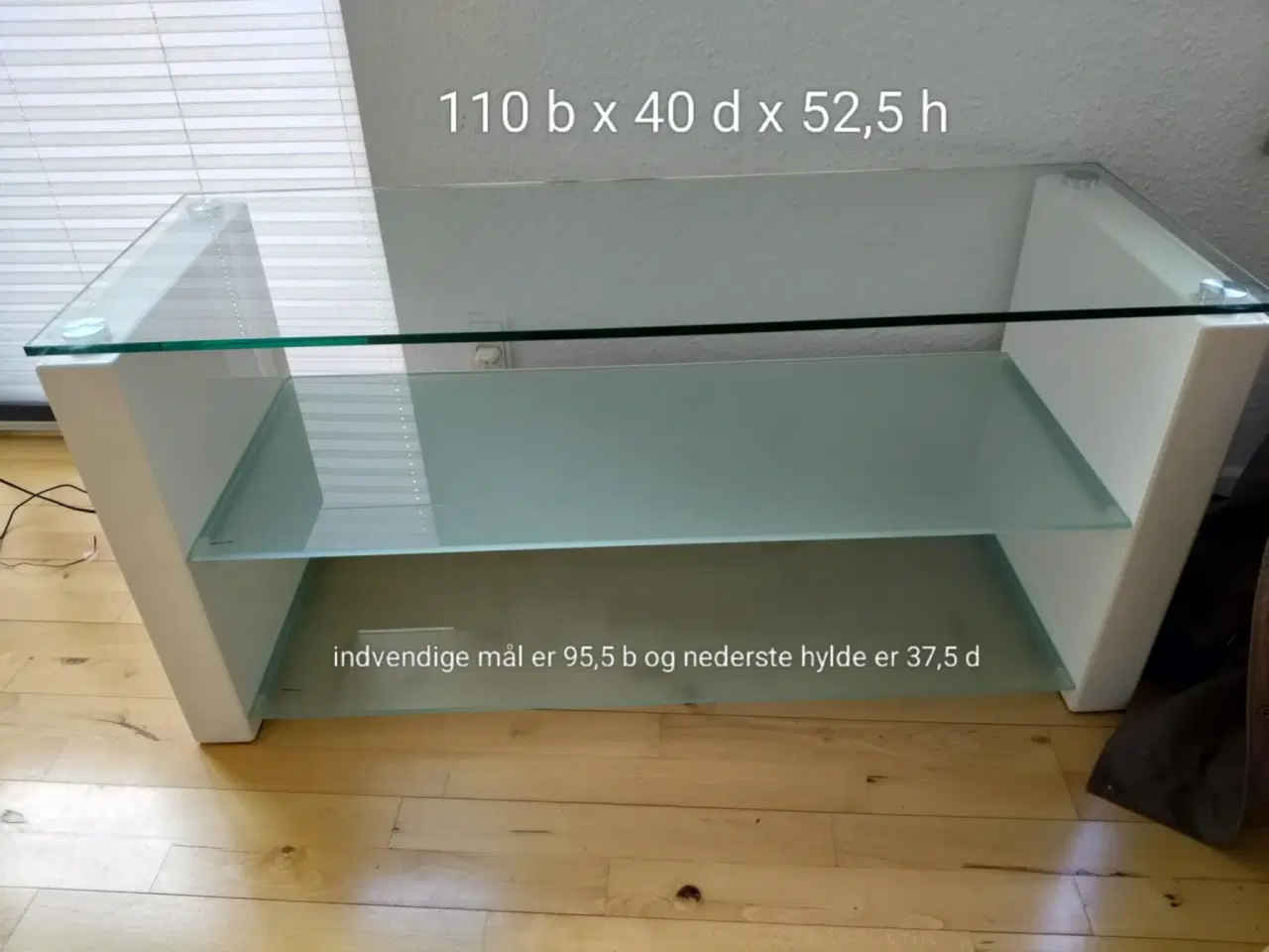 Billede 1 - TV-bord i hvid højglans + kraftig glasplade 