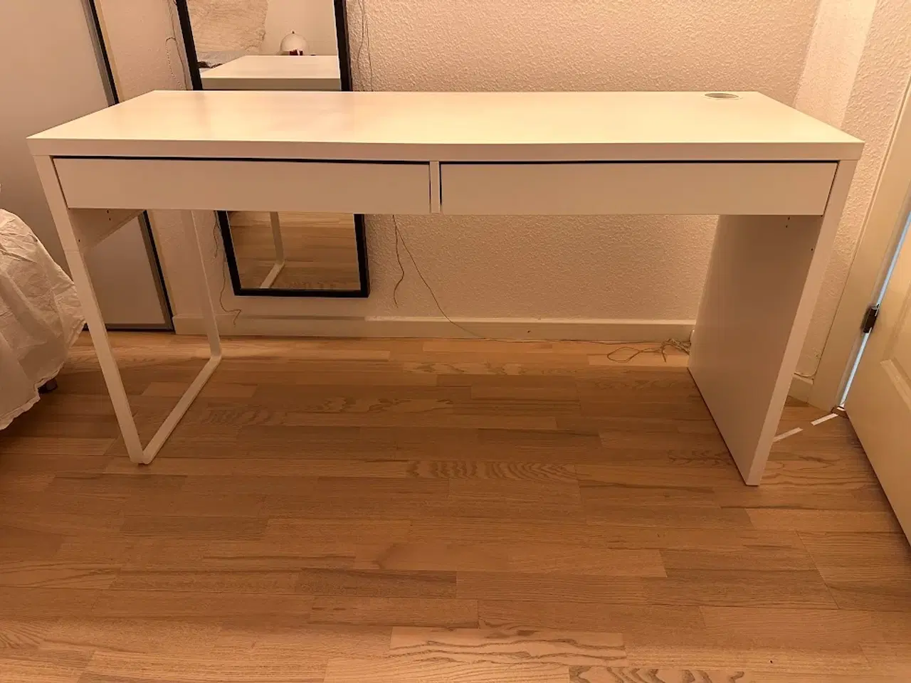 Billede 3 - Skrivebord med 2 skuffer til børneværelse 50x140