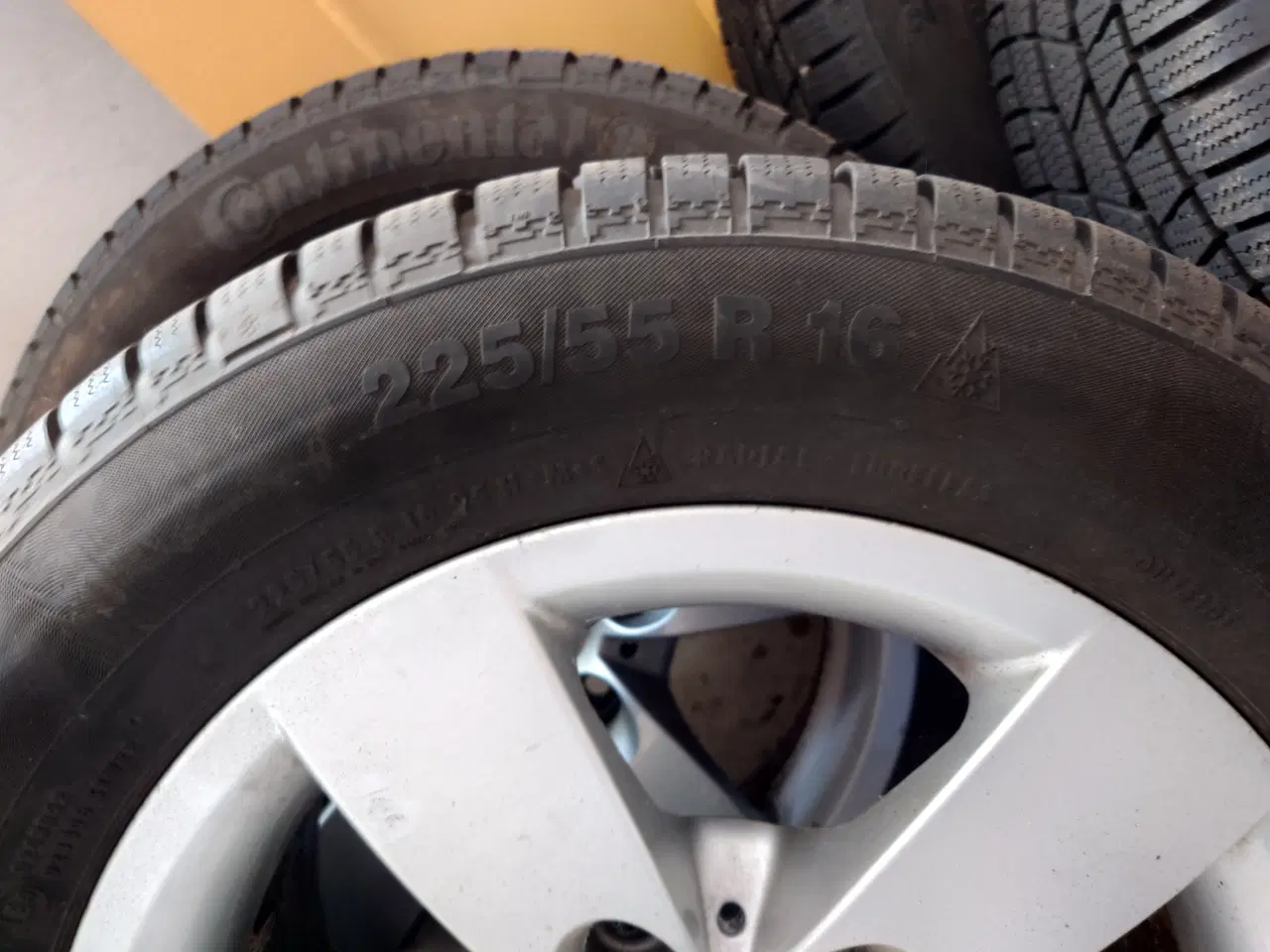 Billede 2 - BMW fælge 16" med gode Continental vinterdæk