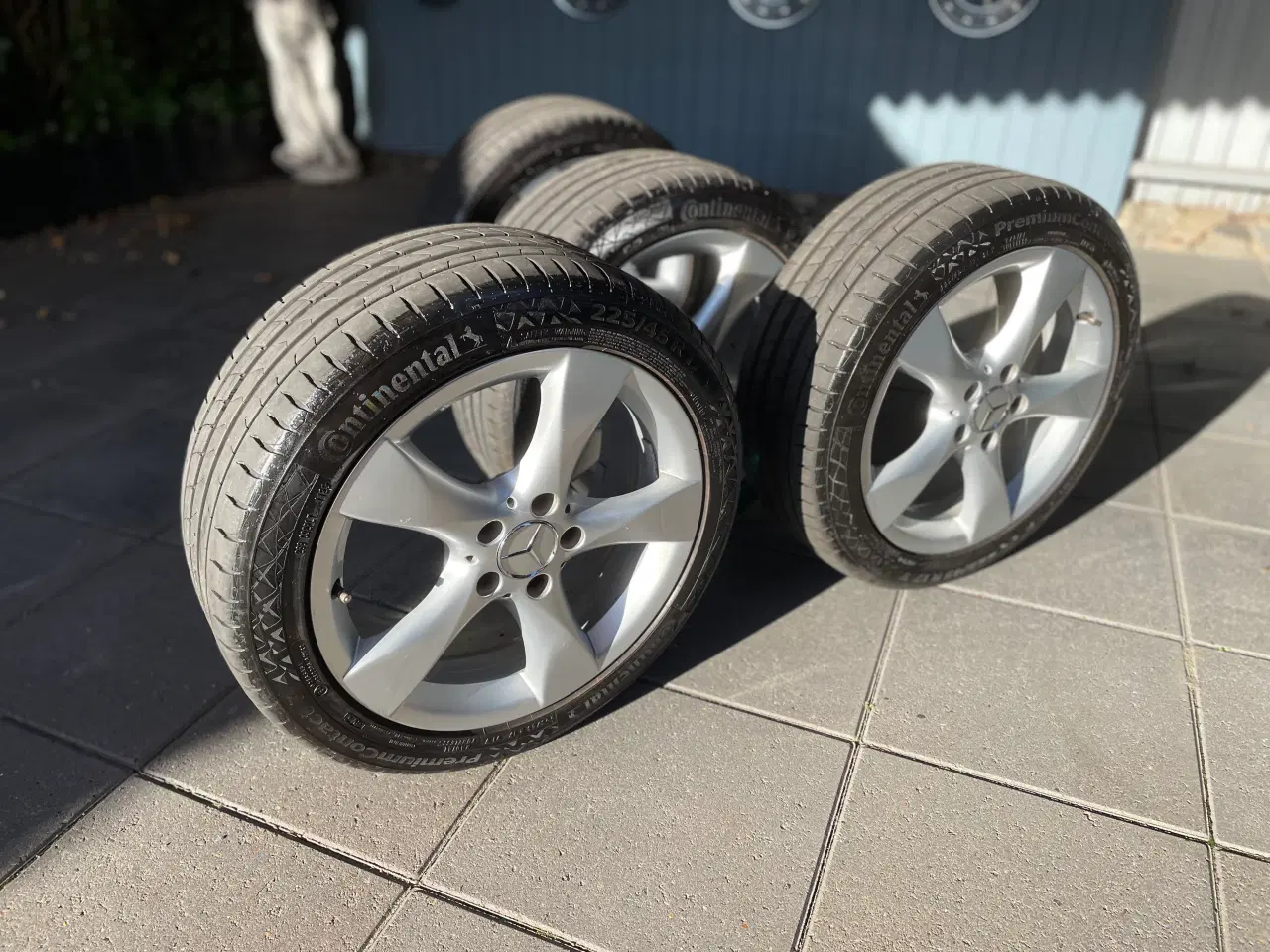 Billede 3 - Mercedes alufælge  med nye dæk.