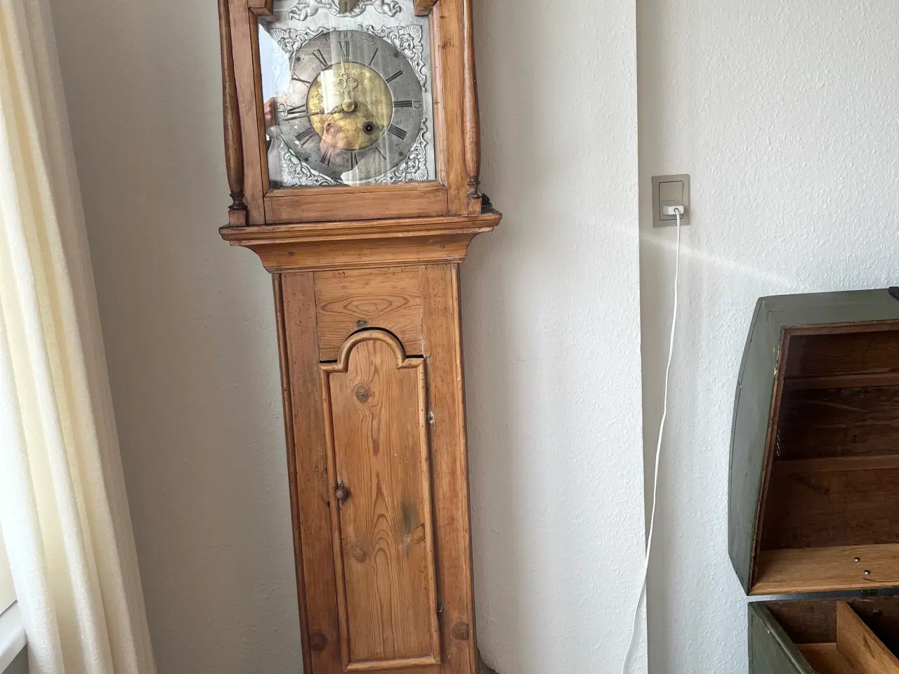 Billede 12 - Gamle møbler gives væk