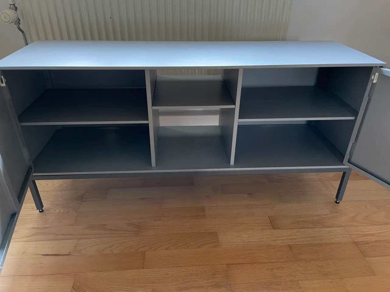 Billede 2 - TV bord fra Ikea