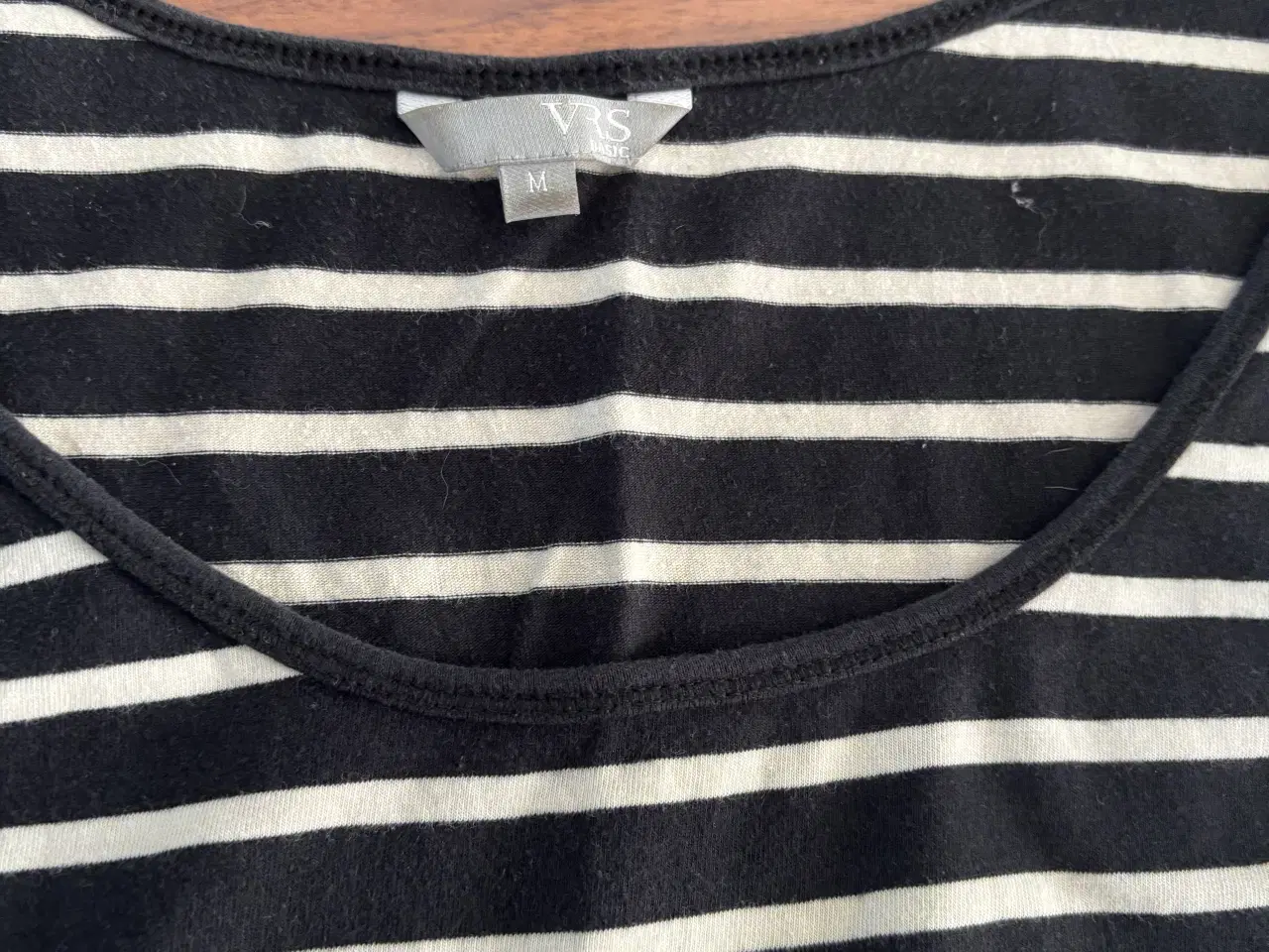 Billede 2 - Sort/hvid stribet top str m