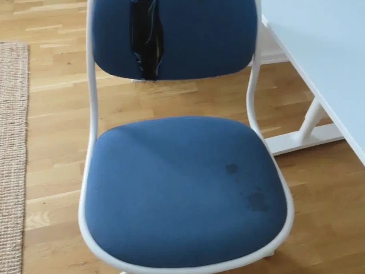 Billede 3 - 2 stk. Borde, stole, m.v.