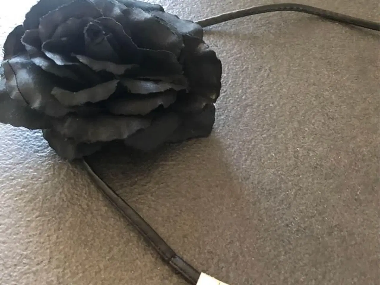 Billede 1 - Taljesmykke med rose