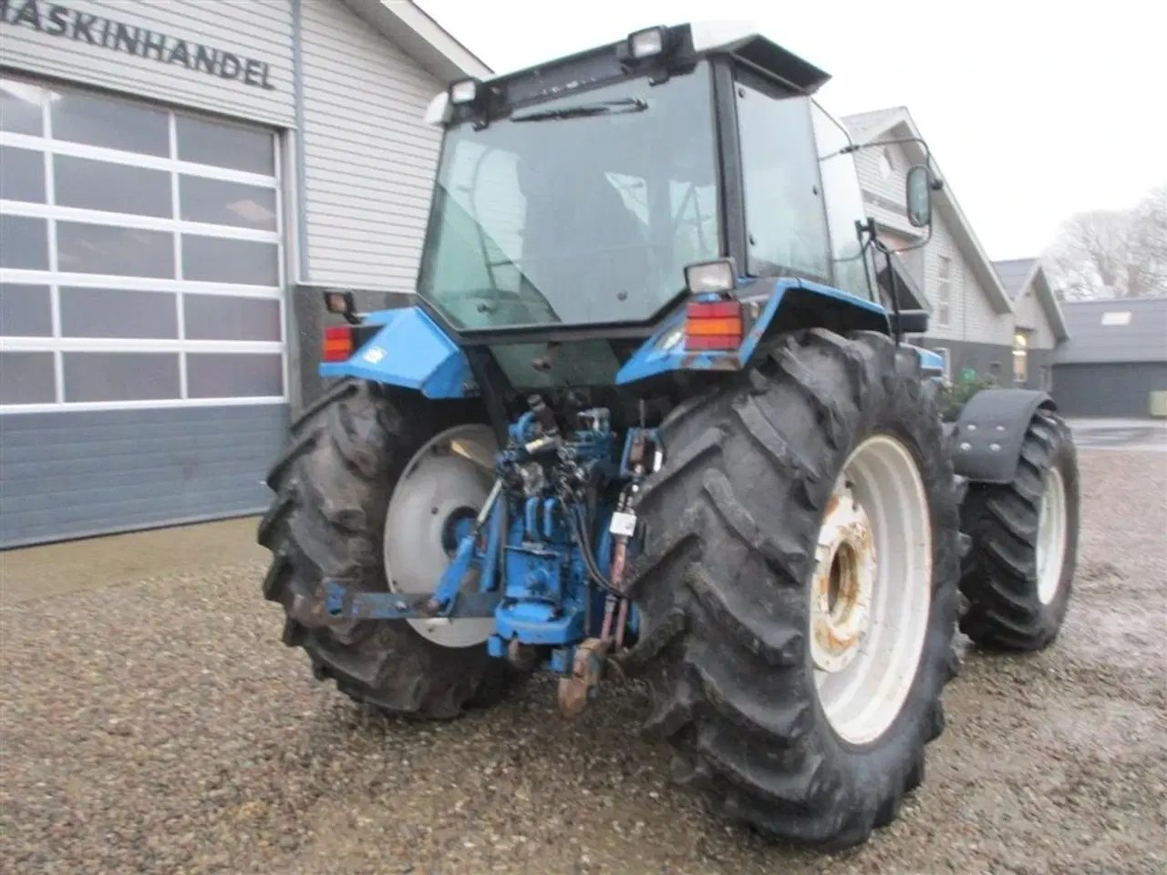 Billede 12 - New Holland 7840 SLE, med rigtig god dæk montering og knap på vendergearet.