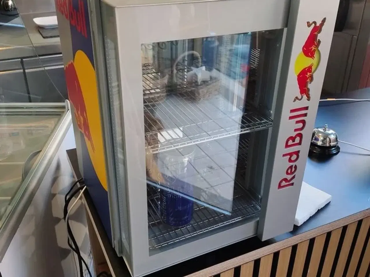Billede 4 - Red Bull køleskab