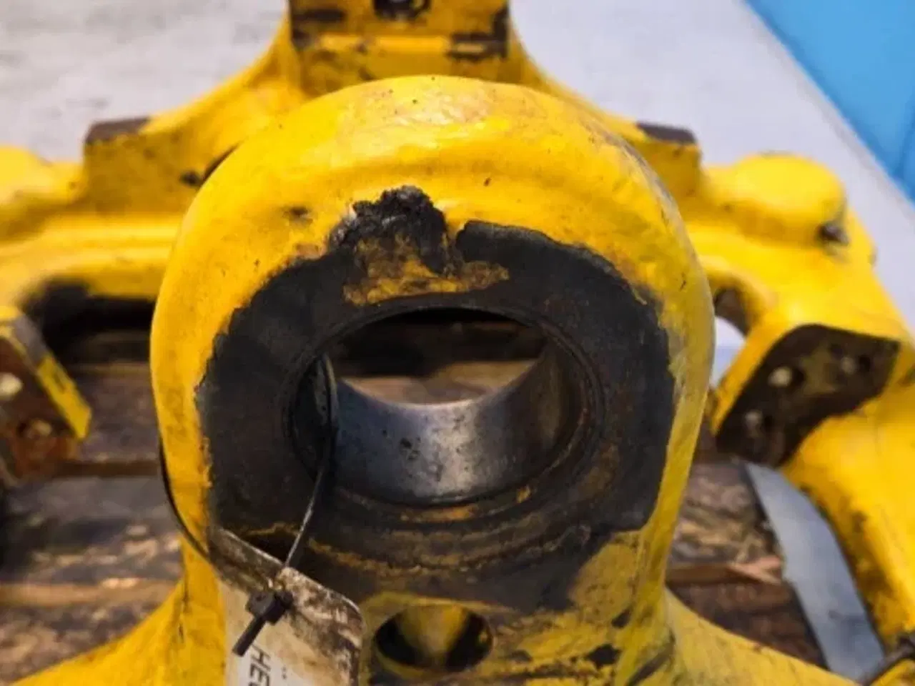 Billede 16 - New Holland LB115B Beslag 87356803