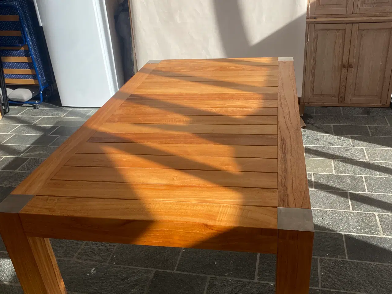 Billede 6 - Gedigent Havebord massiv Teaktræ