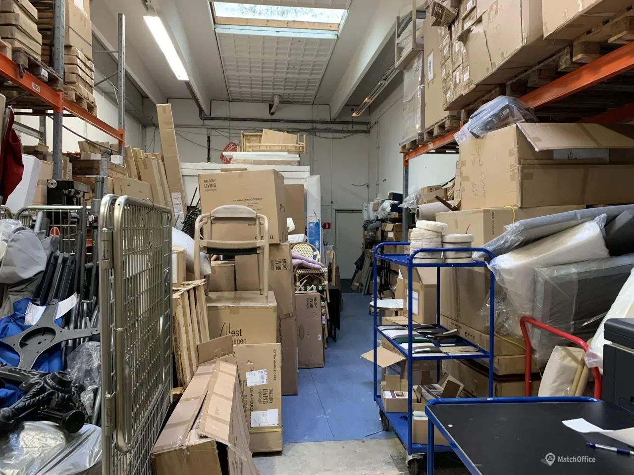 Billede 7 - Højloftet lager. showroom med port samt stort kontor