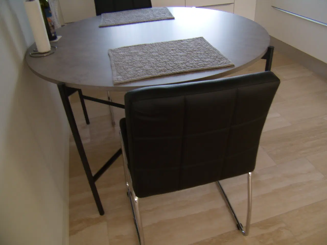Billede 2 - Spisebord med 4 stole
