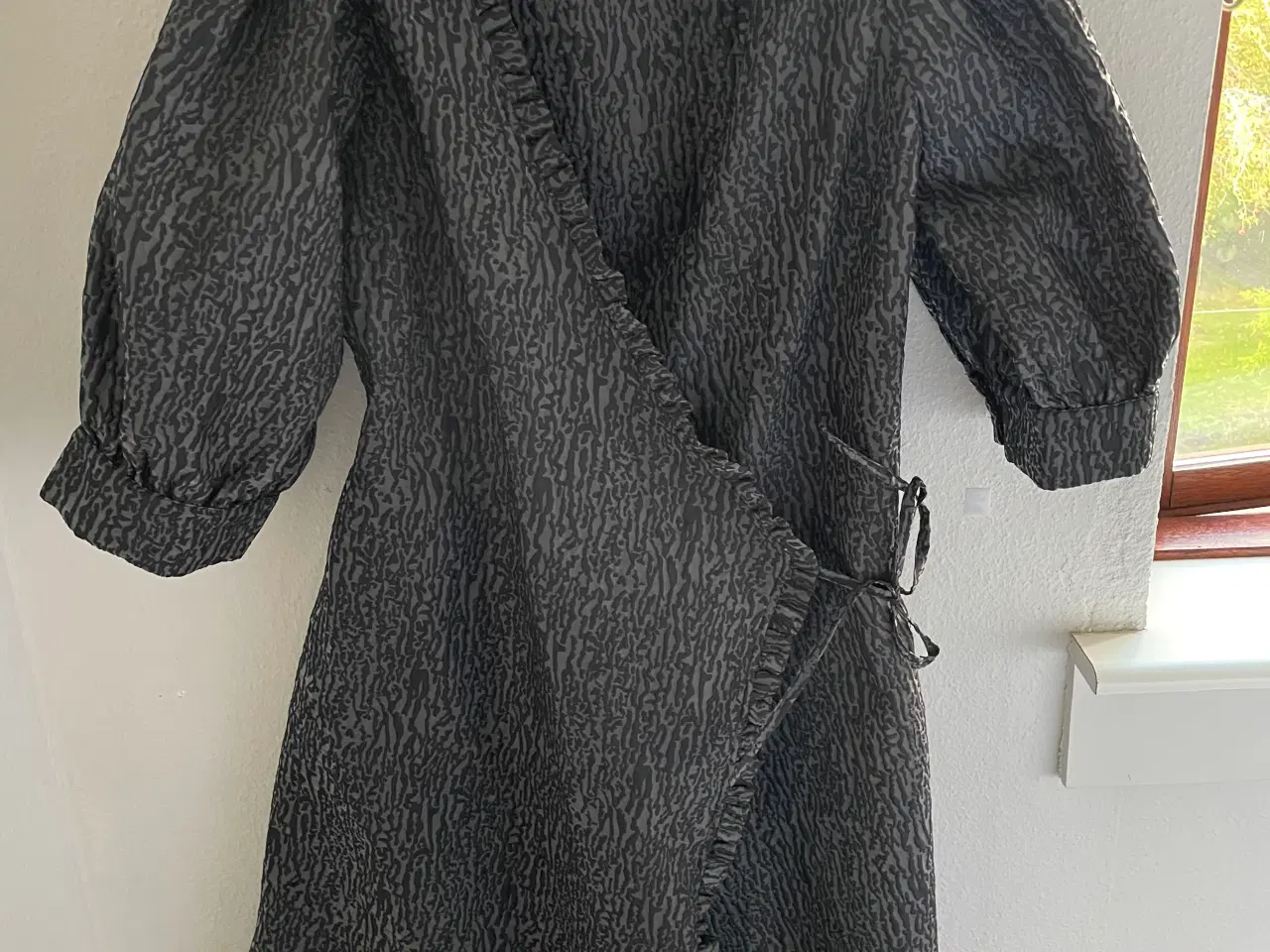 Billede 1 - Noella slå-om kjole