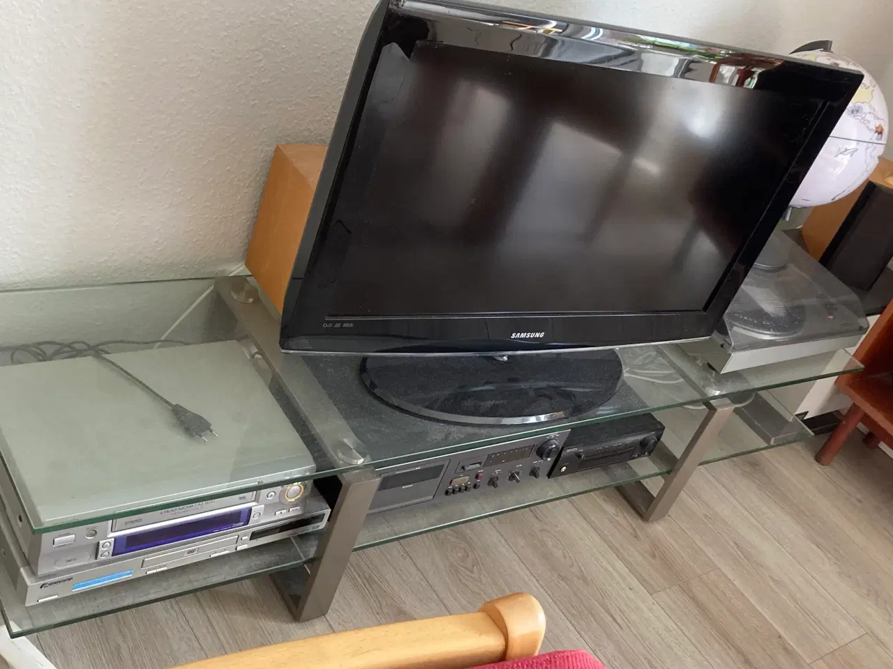 Billede 4 - TV-bord i glas og stål