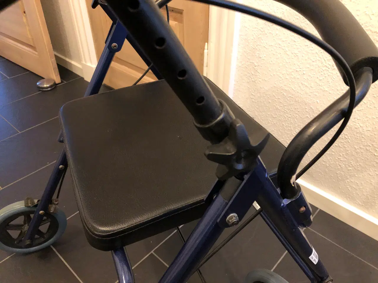 Billede 10 - Rollator med sæde