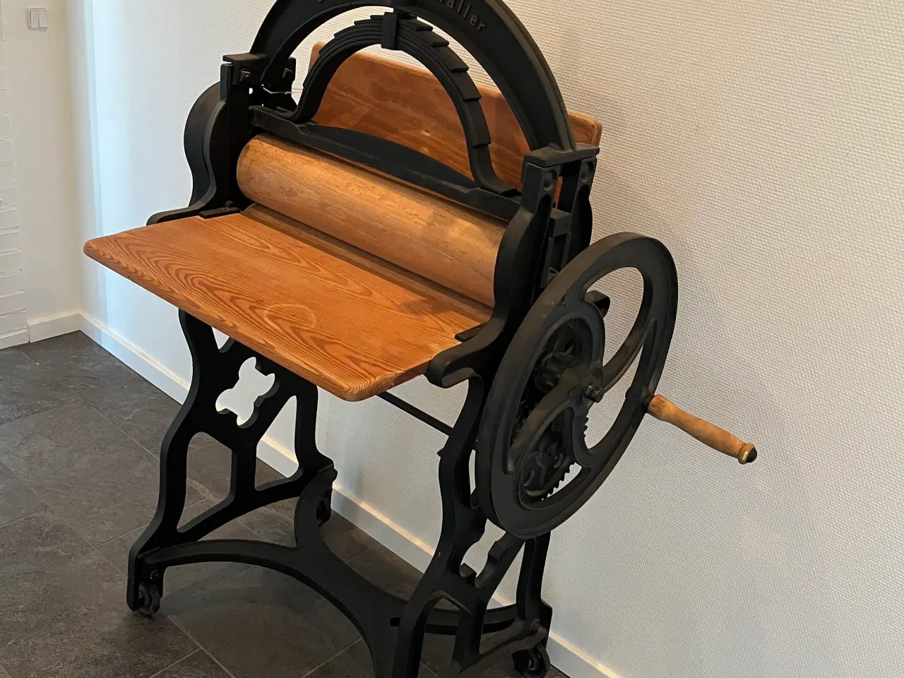 Billede 1 - Antik Strygerulle sælges