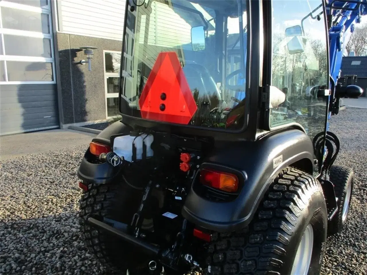 Billede 11 - Solis H26 HST Med kabine, turf hjul og frontlæsser.