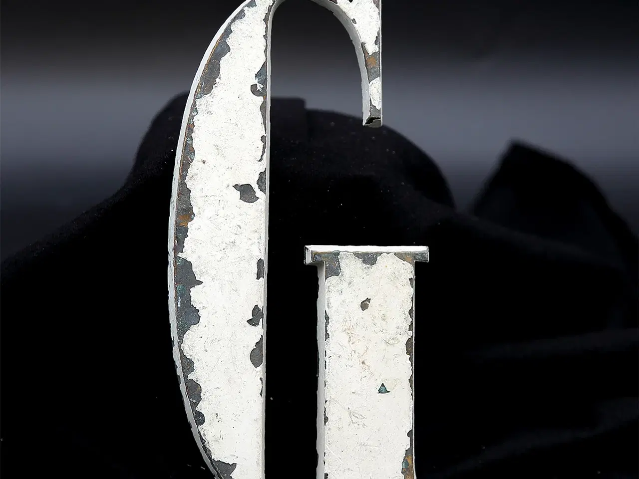 Billede 3 - Messing facadebogstav “G” – rå patina