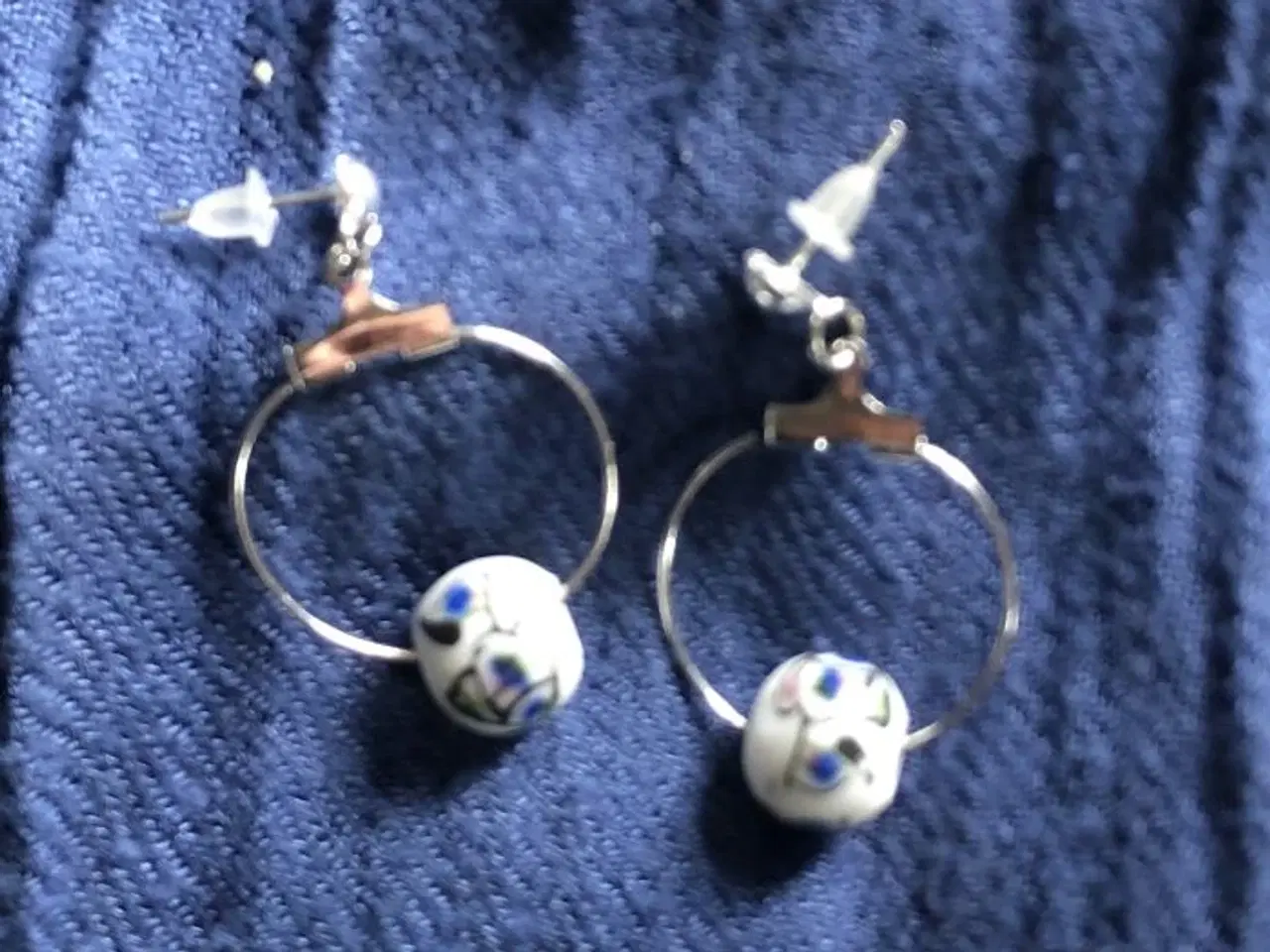 Billede 4 - Øreringe eller øreclips med keramik-perler