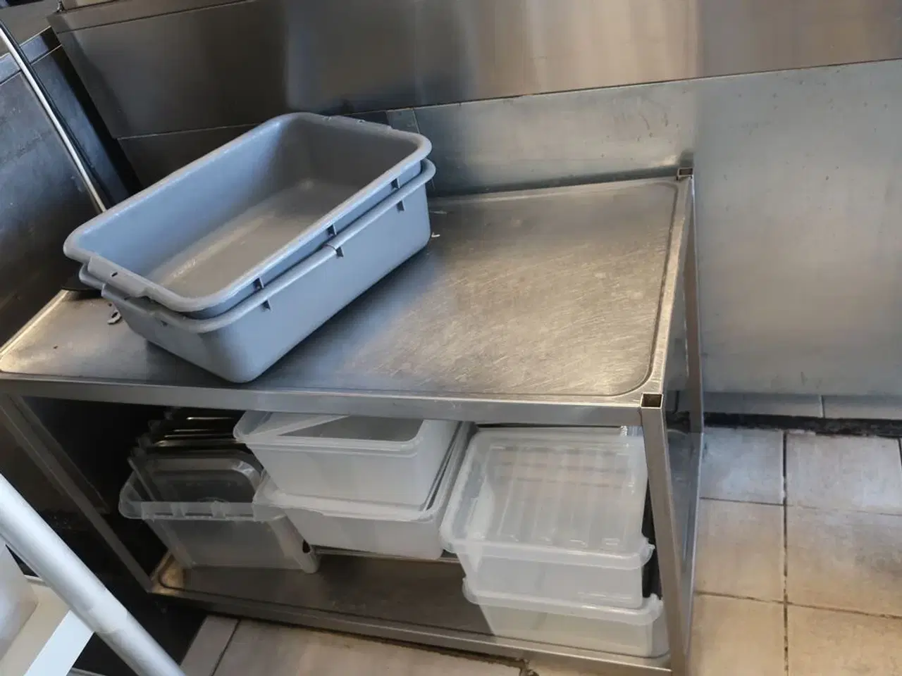 Billede 4 - Stålbord med kantiner