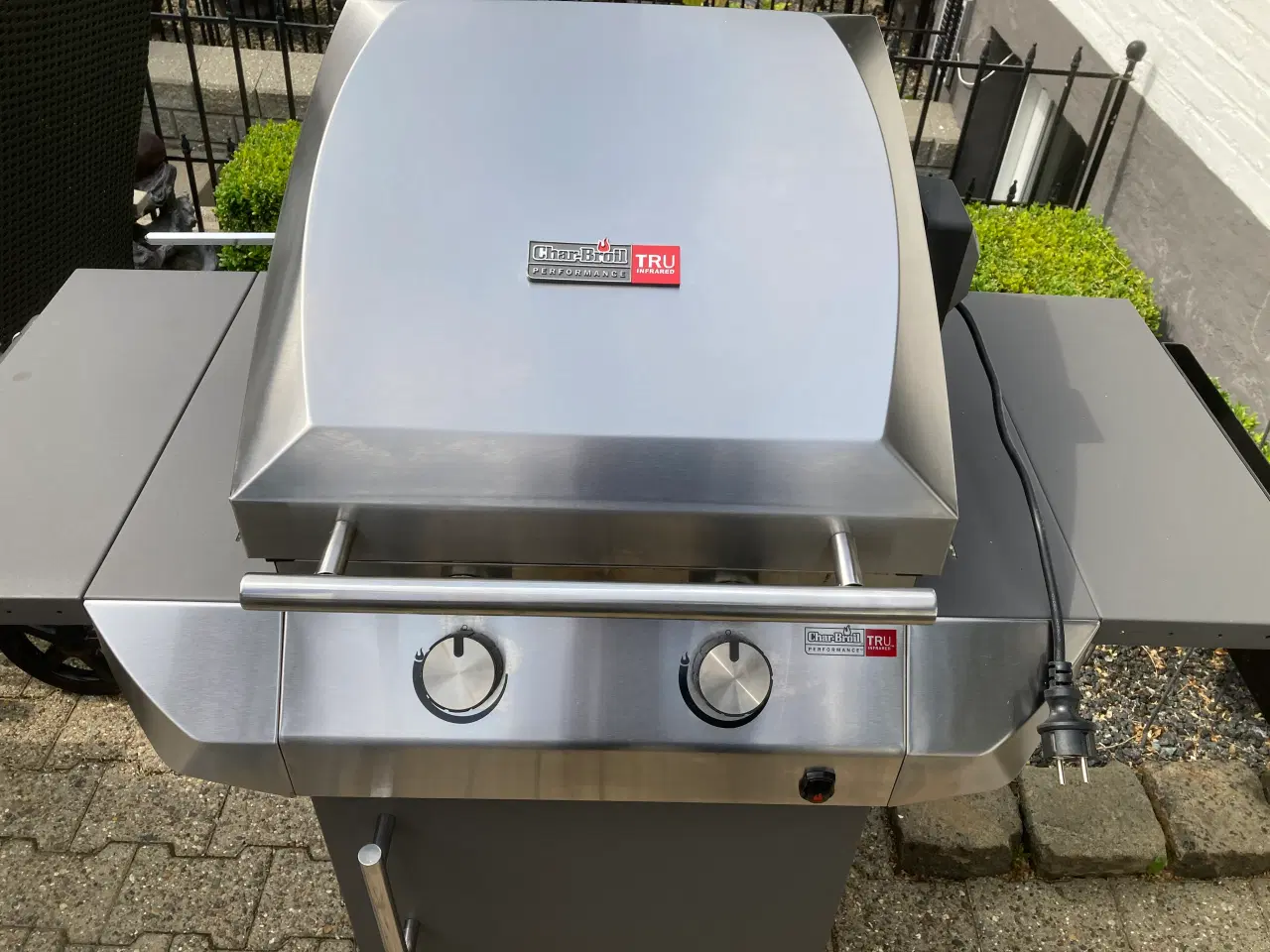 Billede 2 - Gasgril med 2 brænder og rotisseri.