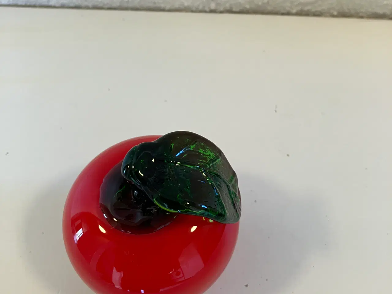 Billede 2 - Rødt glas æble