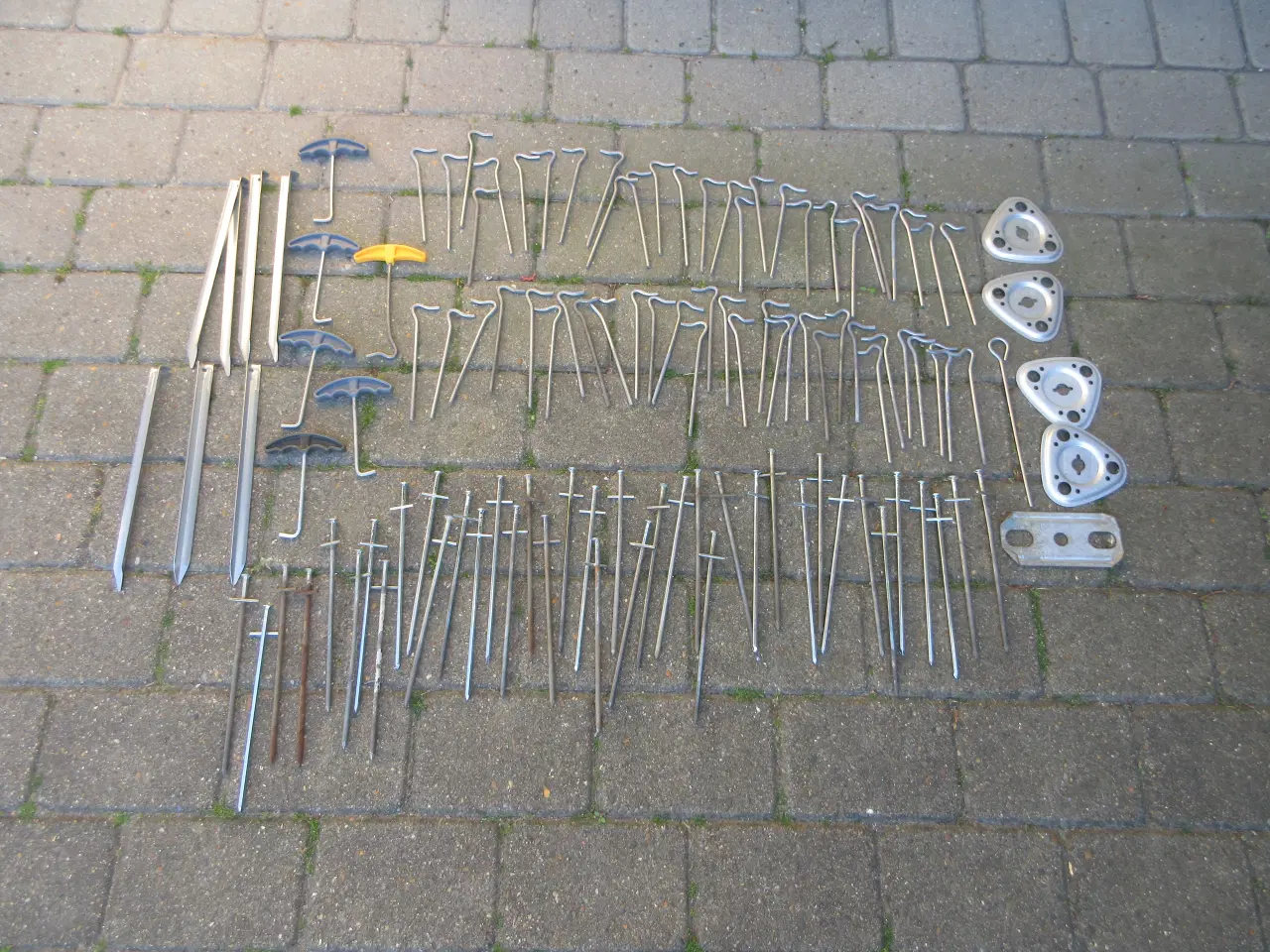 Billede 1 - Div. metal pløkker/pløkoptager/metal stangfødder