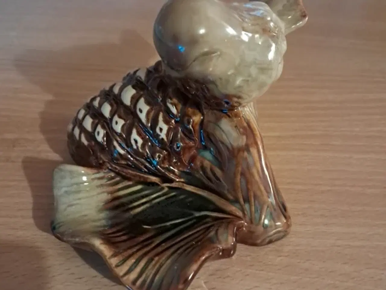 Billede 5 - Fugl på kogle