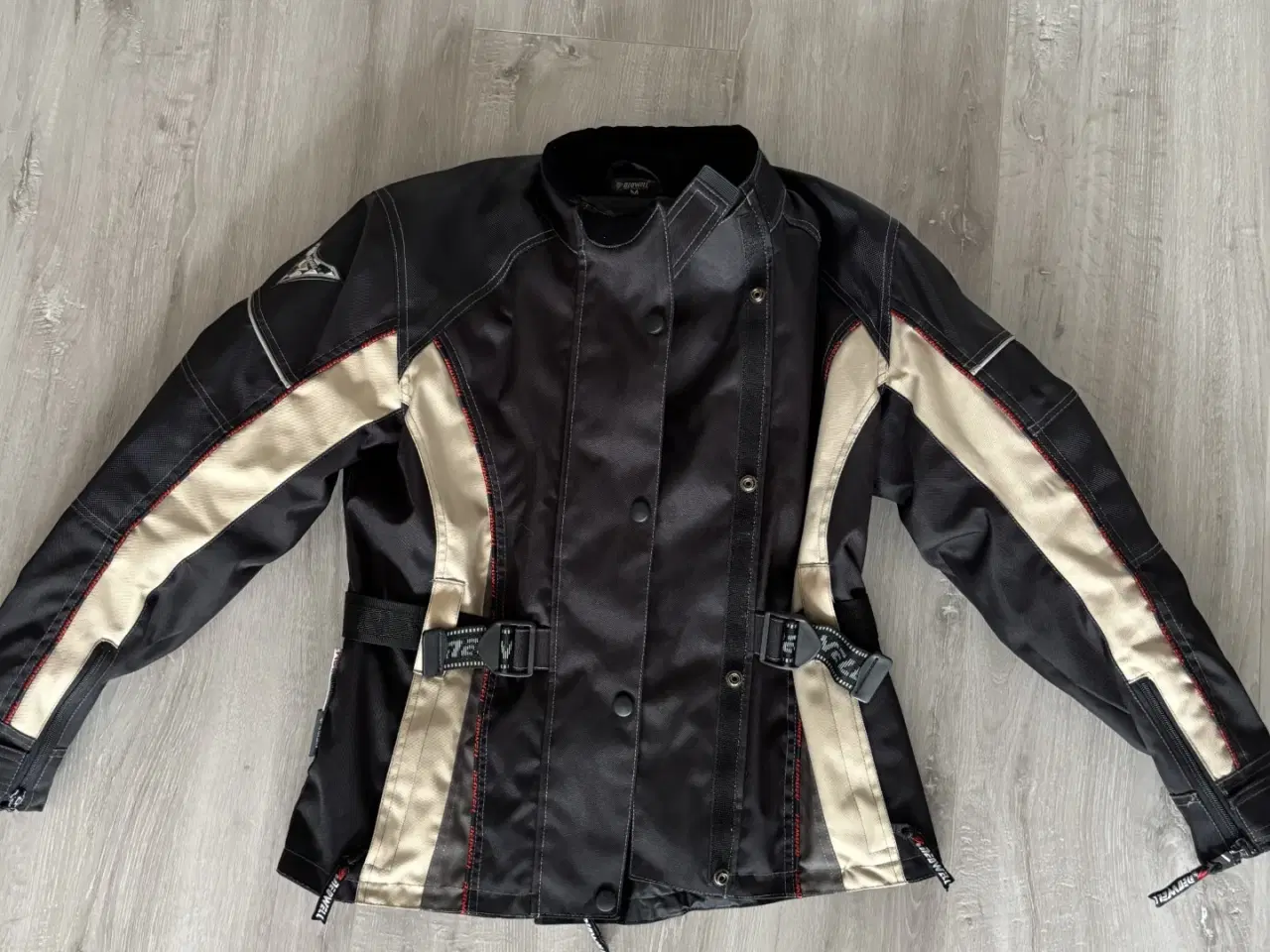 Billede 2 - Komplett motorcykeludstyr – hjelm, jakke & bukser 