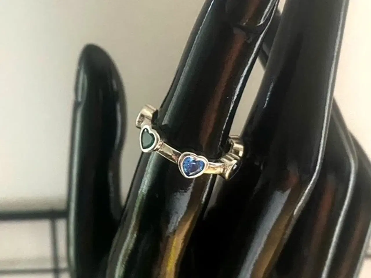 Billede 1 - * Sterlingsølv; Fingerring - med små farverige hje