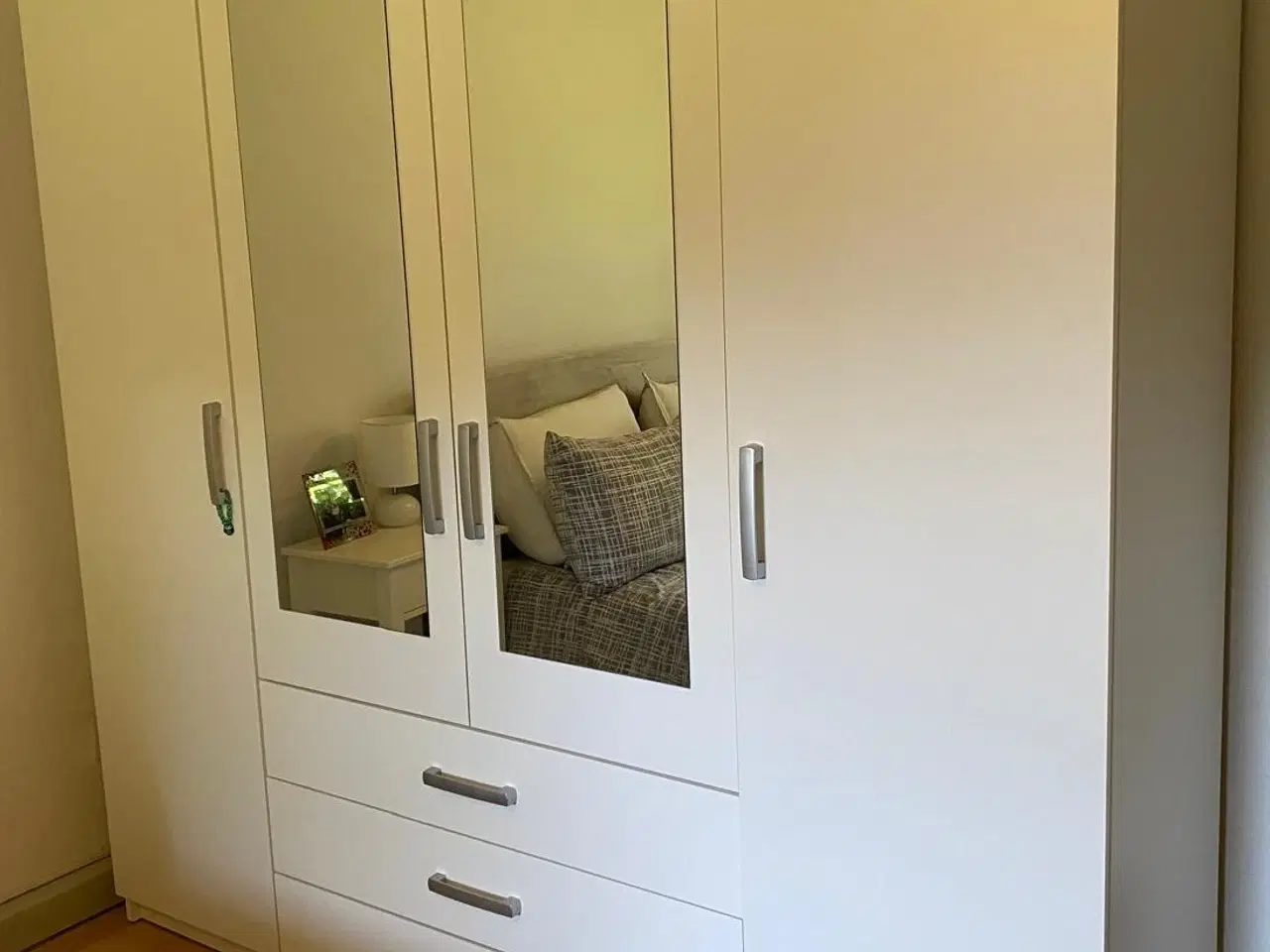 Billede 2 - JYSK Double Mirrored Wardrobe with shelves