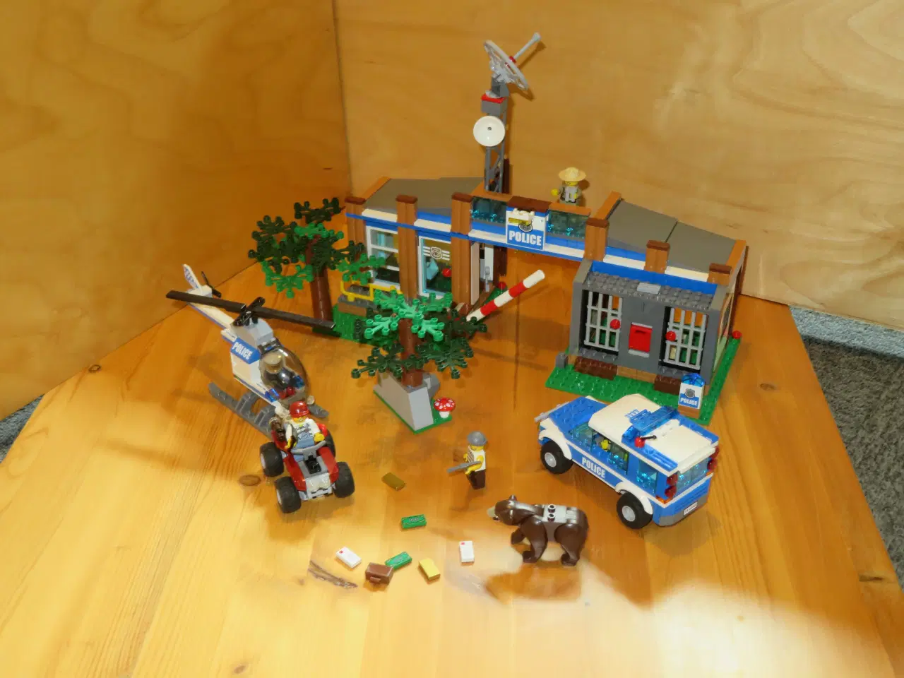 Billede 1 - Lego City, LEGO nummer 4440, Forest Police Station