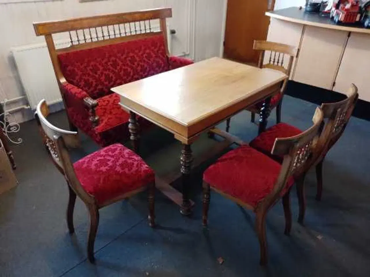 Billede 1 - Sofa + stole + bord