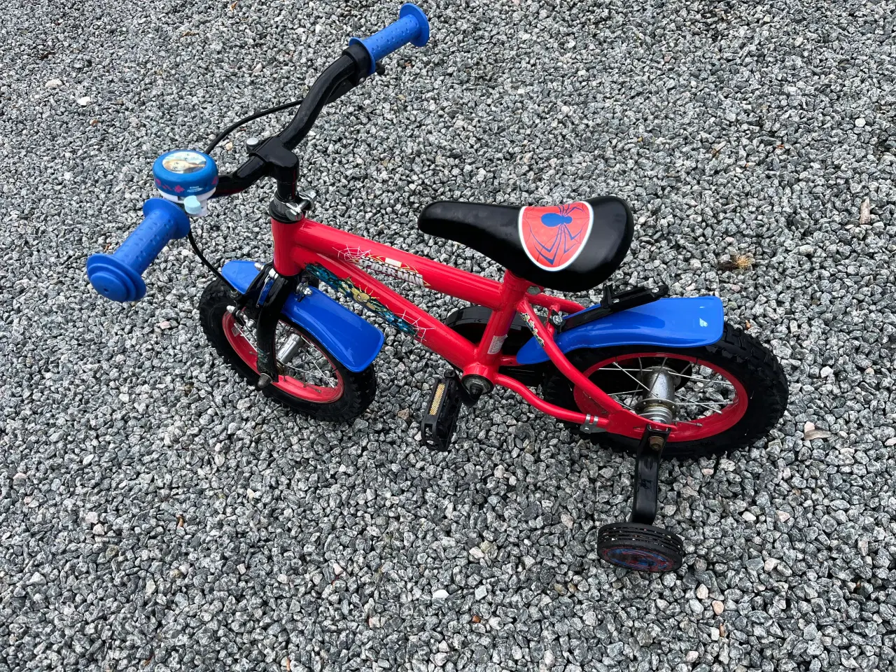 Billede 4 - Velholdt Spiderman børnecykel