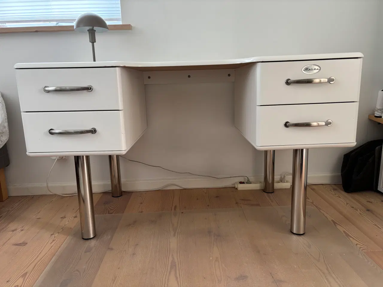 Billede 1 - Malibu skrivebord, meget fint