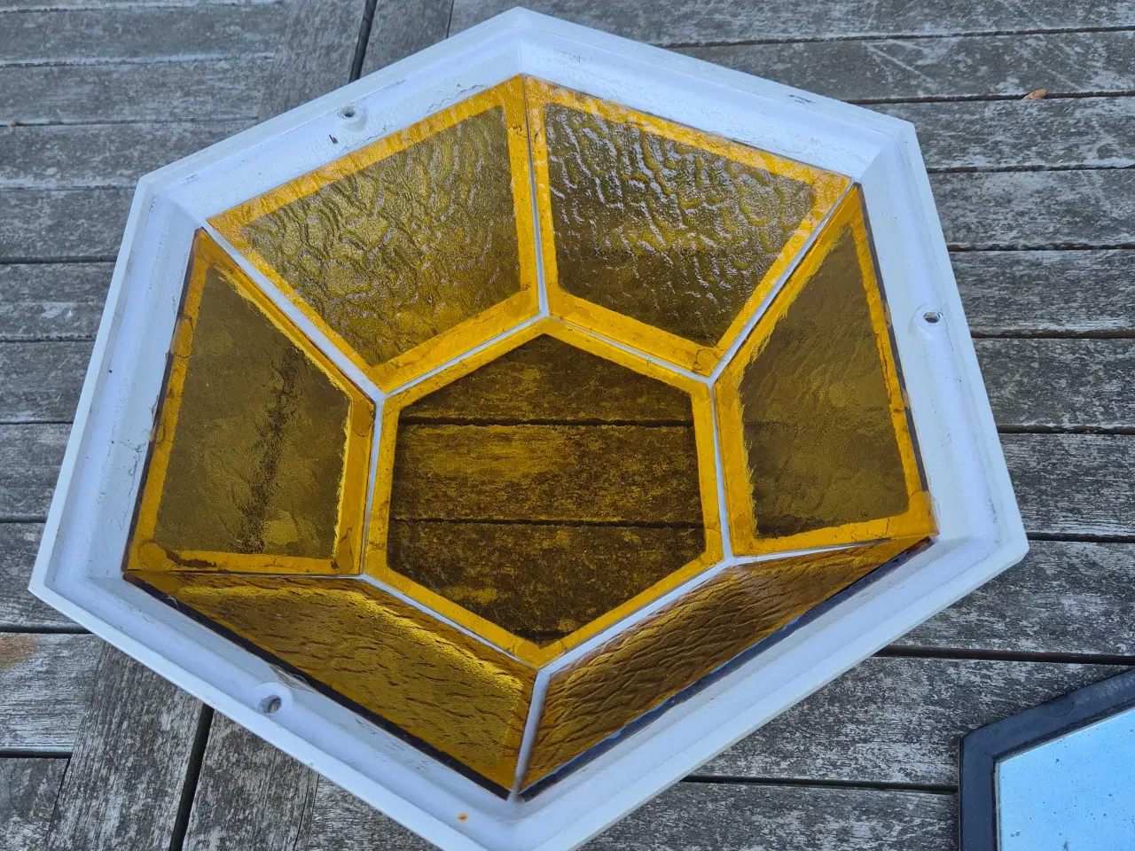 Billede 18 - Sekskantet plafond med gule glas 