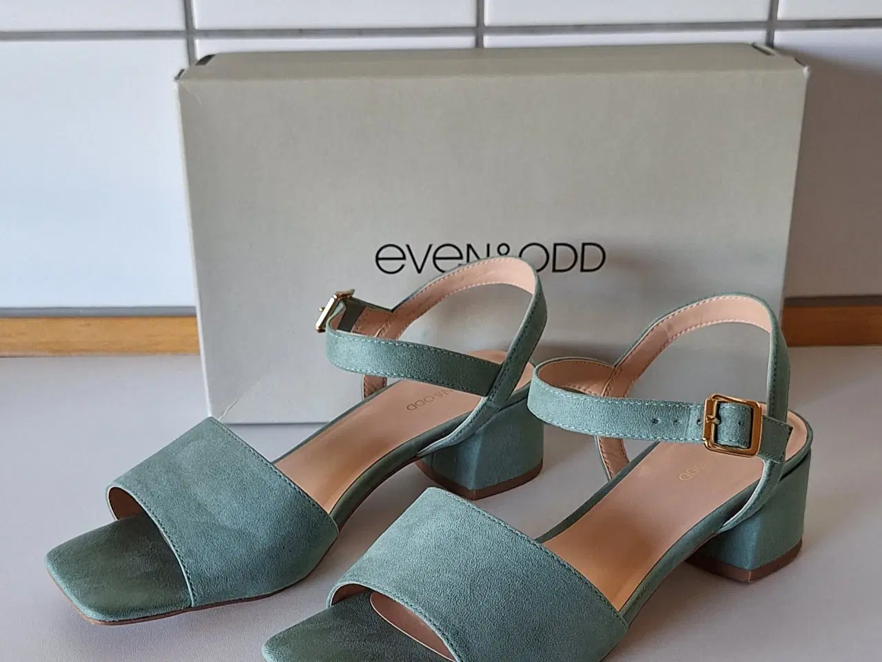 Billede 1 - Flot mintgrøn sandal fra "Even&ODD" sælges.