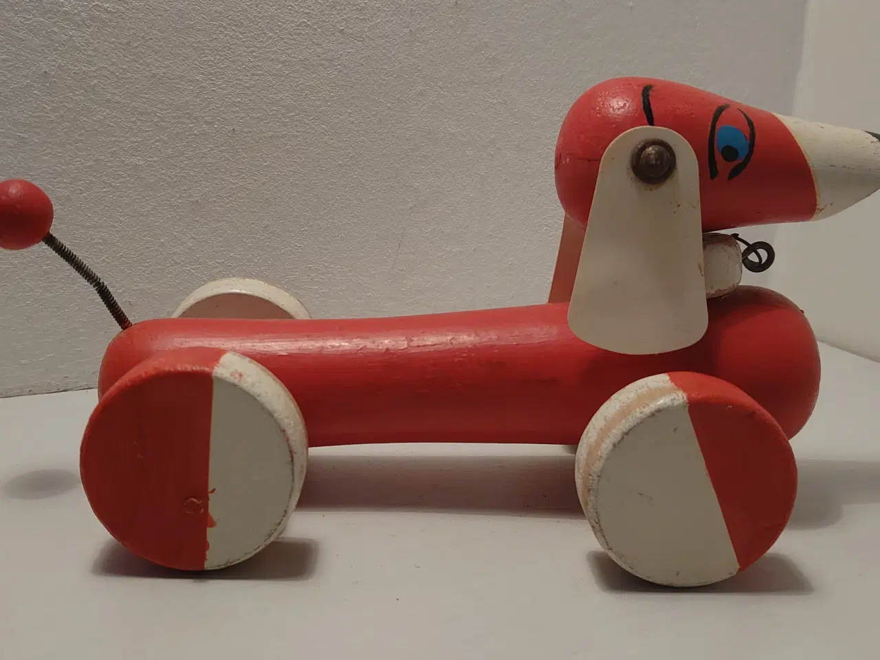 Billede 2 - Gammel rød trækhund/gravhund. Måske Brio. L25cm.