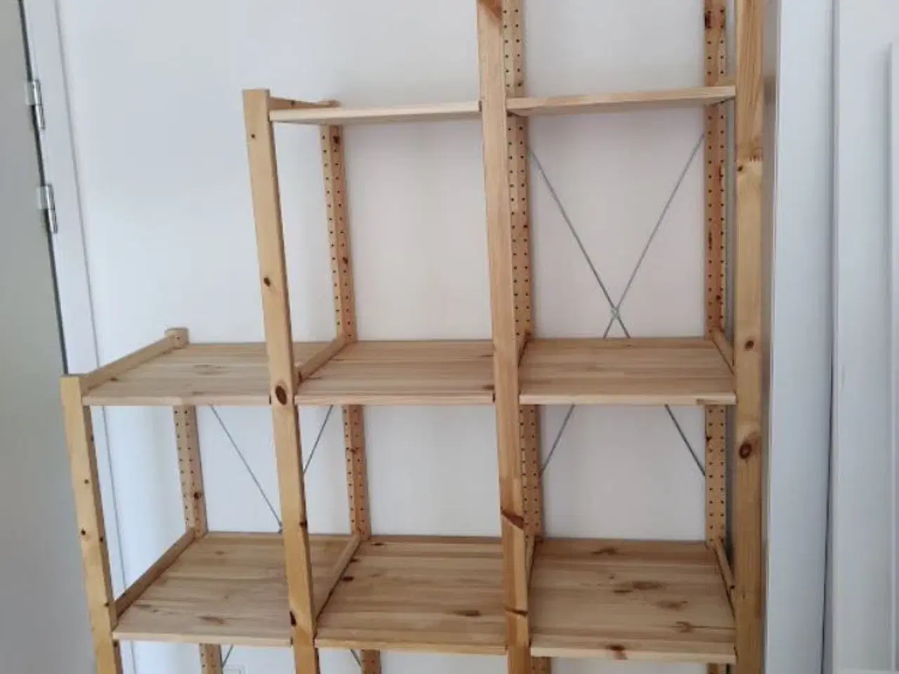 Billede 1 - Reol med tre sektioner 