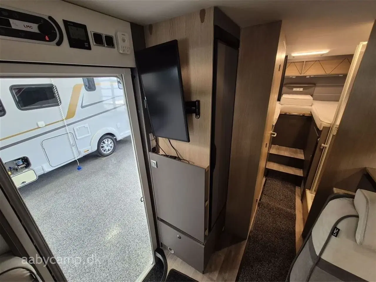 Billede 11 - 2023 - LMC Tourer H730 G Lift   Markise. solcelle. 200Ah lithium. 2000w inverter. 2x tv. Avara alarm. gulvtæppe. kompressor køleskab. Thetford ovn. gulvarme. undervognsbehandlet og lakforseglet.