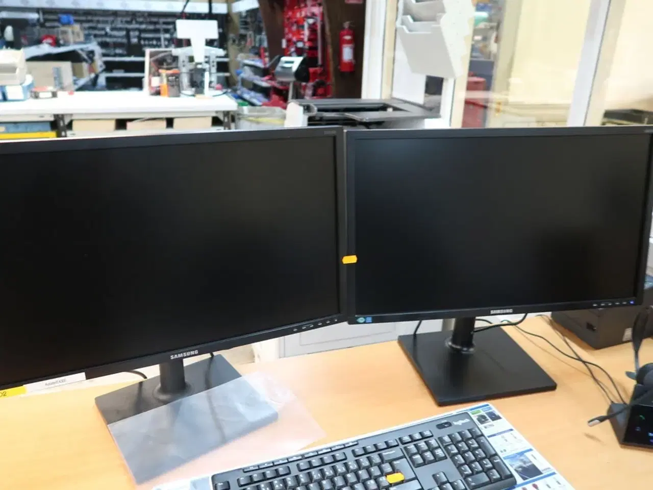 Billede 3 - 2 stk. computerskærme SAMSUNG, bonprinter, tastatur, mus, computer, headset