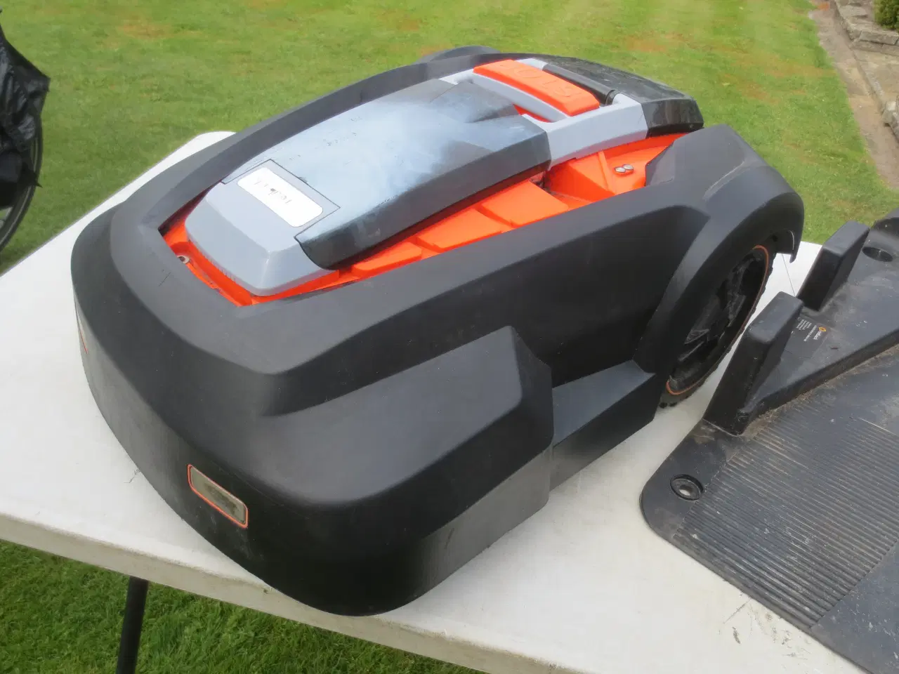 Billede 2 - 1 stk Redback Robotplæneklipper Model RM24A-10D
